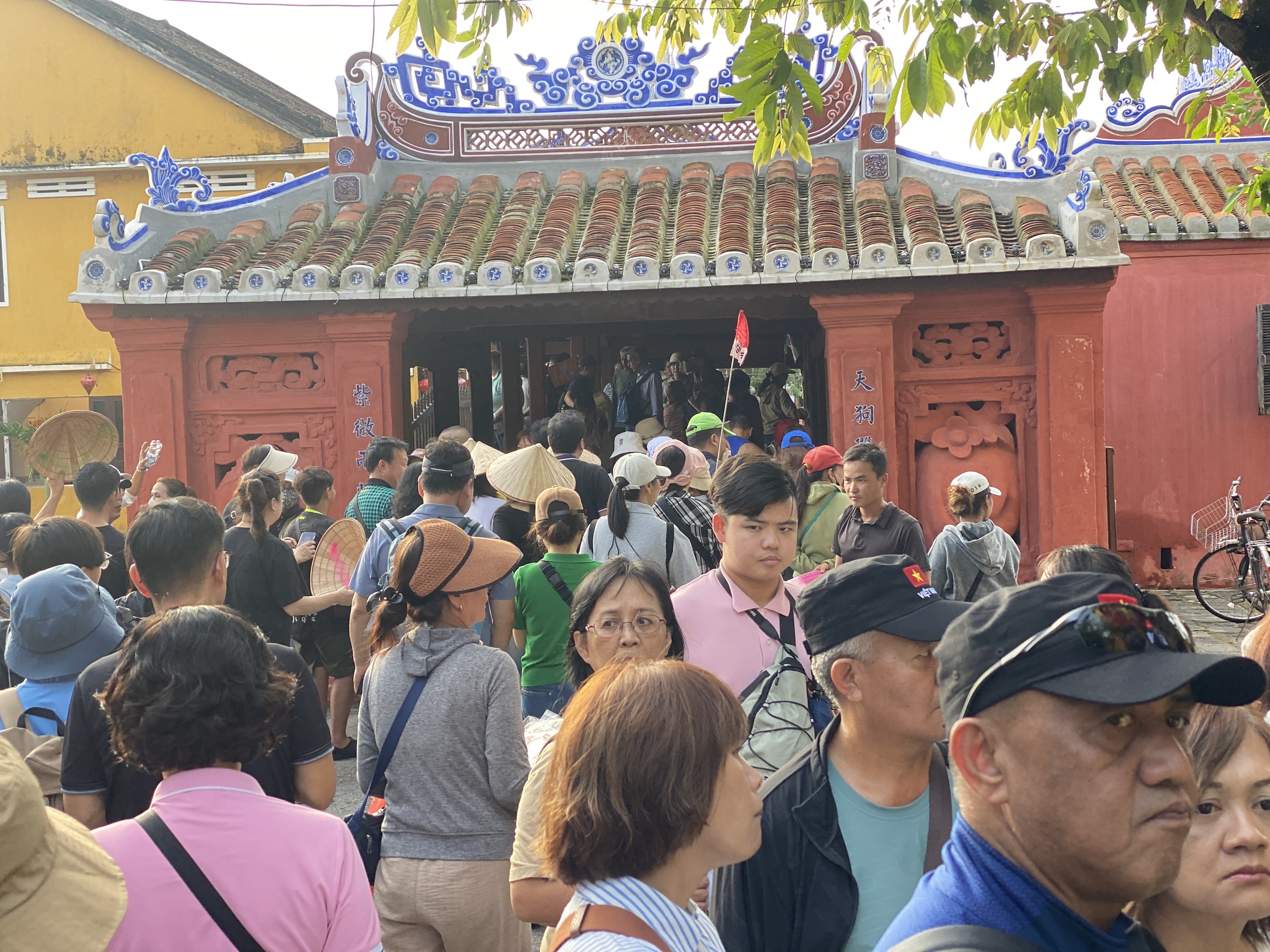会安街区书记：'不让古城出现拥堵、混乱的街头小贩'