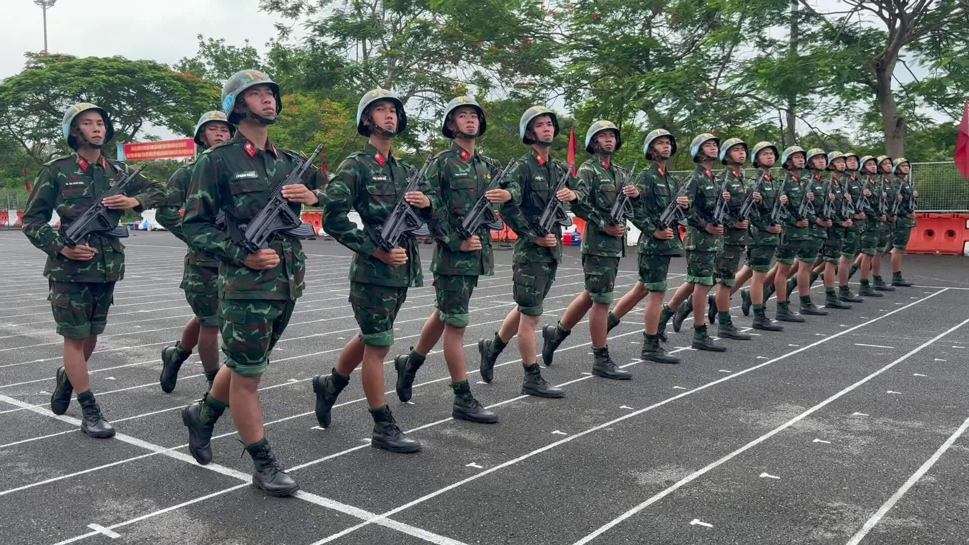 专门训练阅兵部队的教官