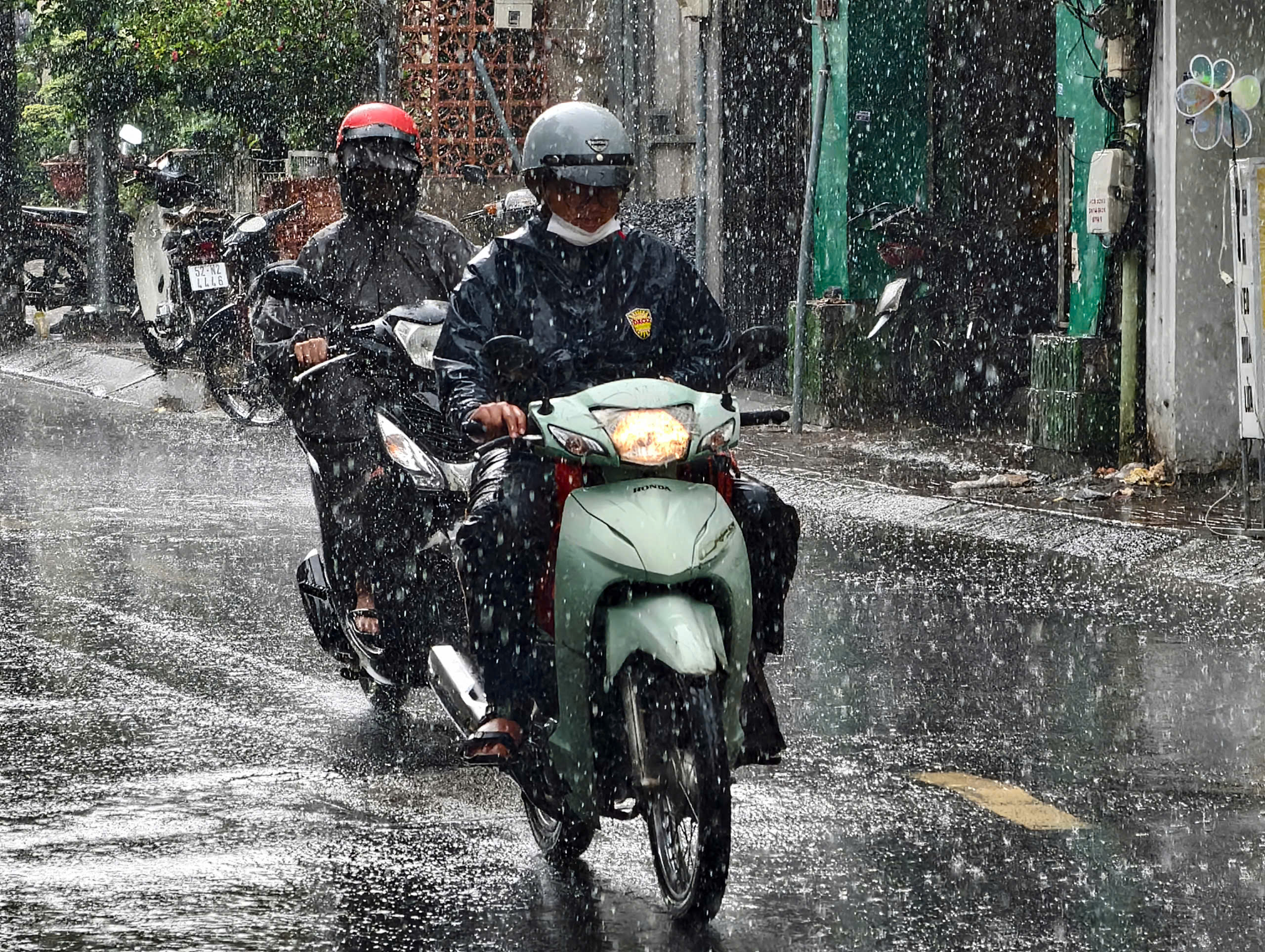 今天8月7日的天气：北部白天炎热，南部傍晚有阵雨
