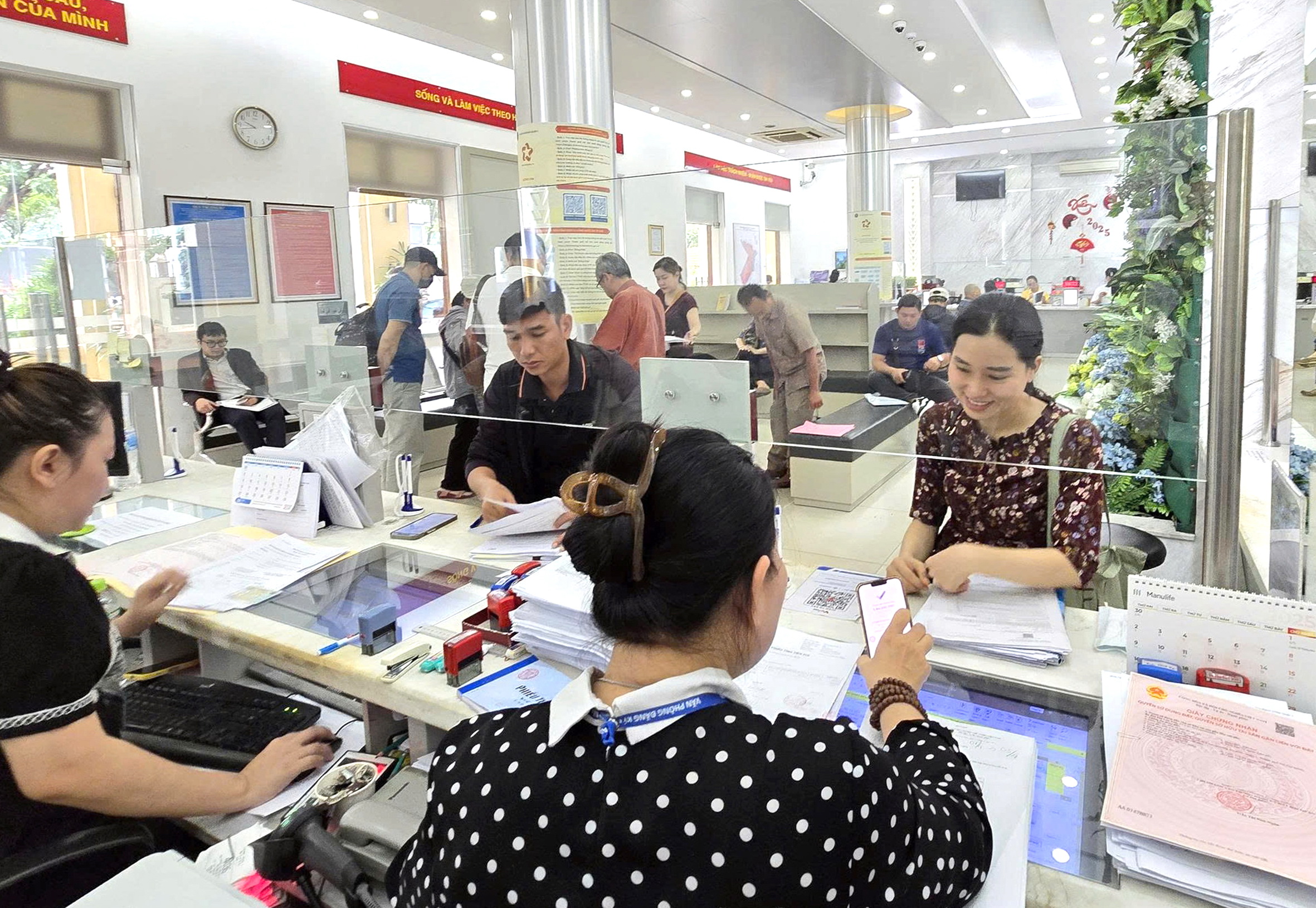 胡志明市准备试验两级政府模式