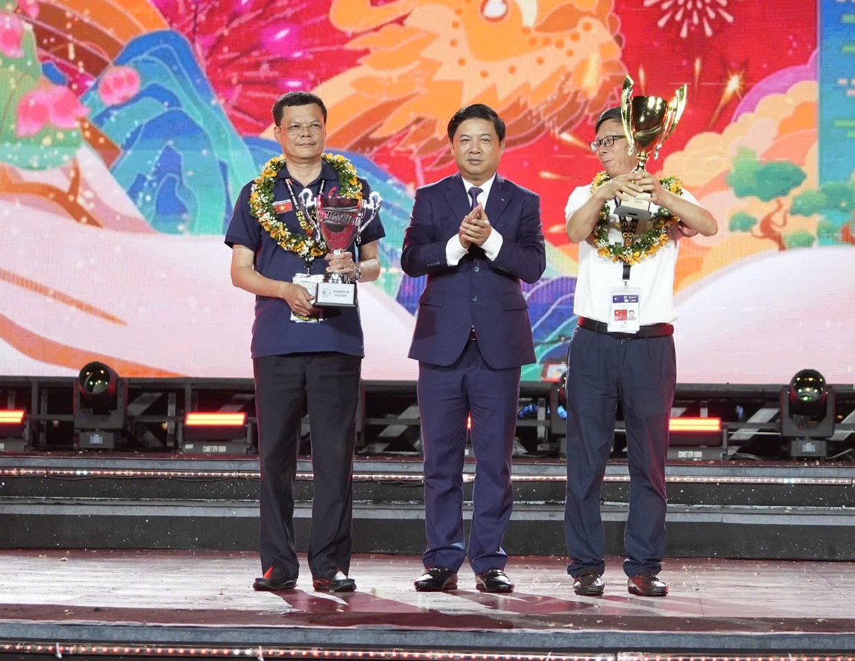 追随'北闪'趋势，中国登顶国际烟花大赛