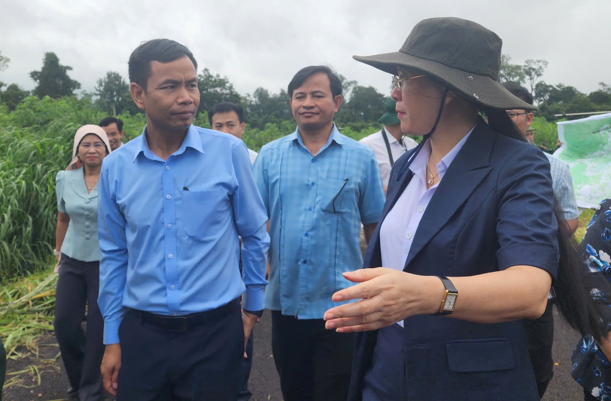 广南省委书记实地检查拟开放连接柬埔寨的口岸位置