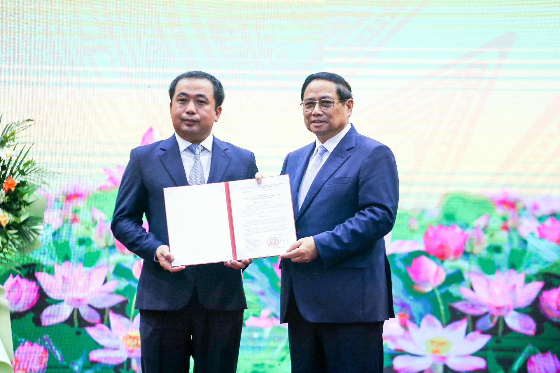 总理交付决定，授权农业与环境部部长职务给陈德胜先生