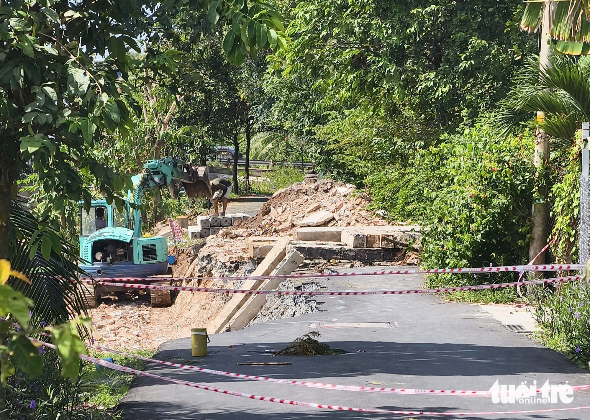 胡志明市Xóm Hố路滑坡，职能部门正在处理事故