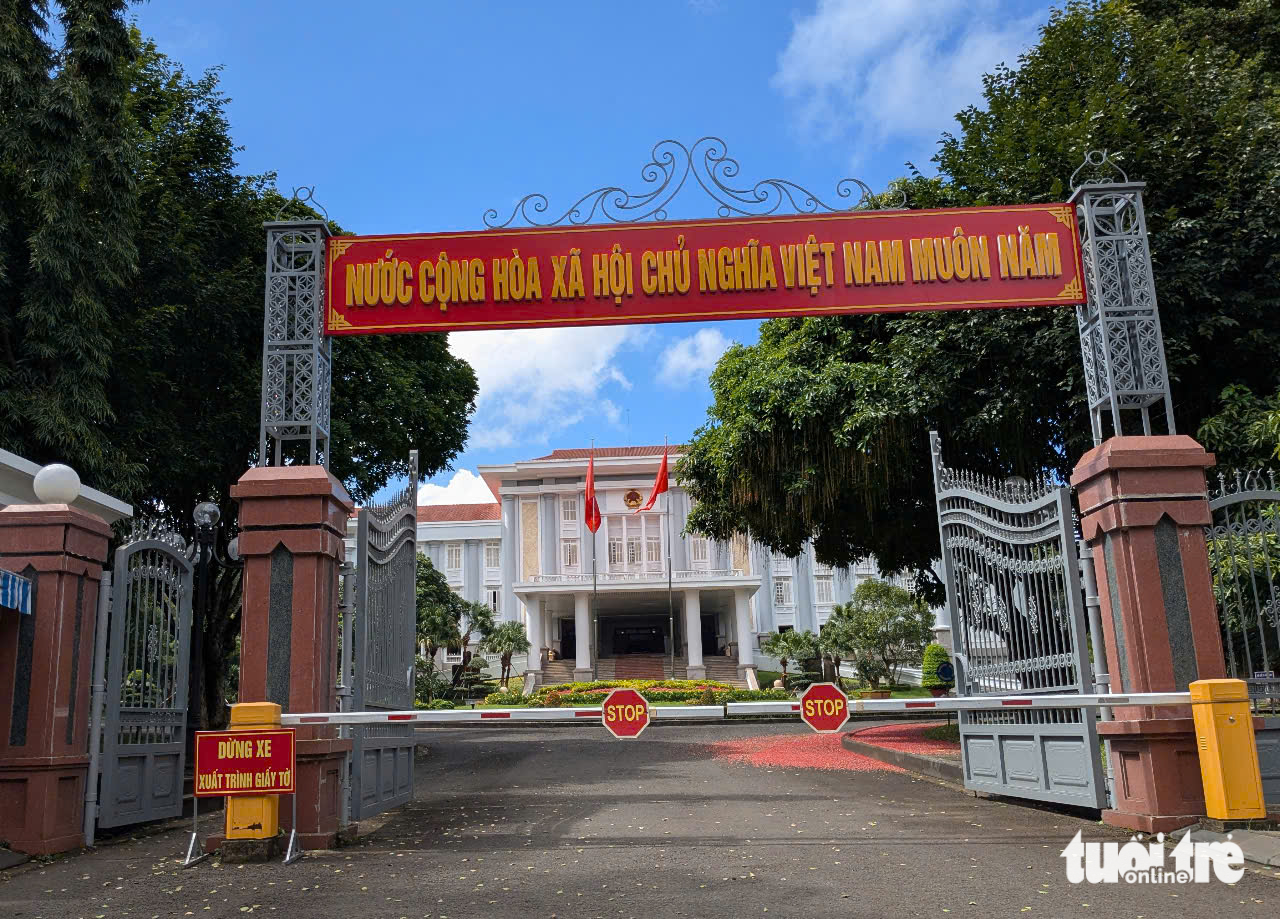 嘉莱省在波来古市的第二基地如何组织和运作？