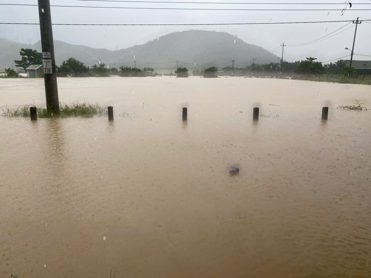 广南-岘港各河流水位上涨导致沿河多地区被淹