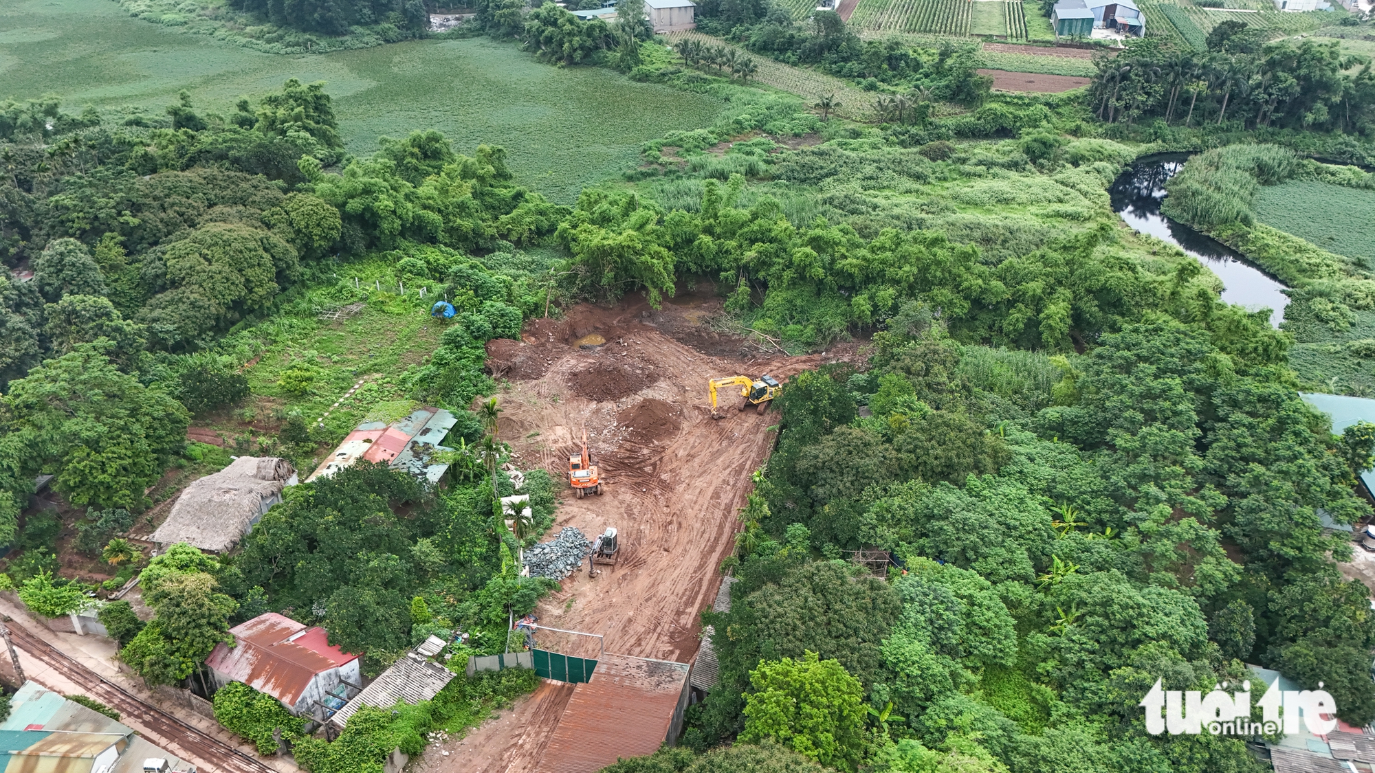 令人痛心的'切割'河岸和泄洪空间状况，涉及Đáy河和Bùi河