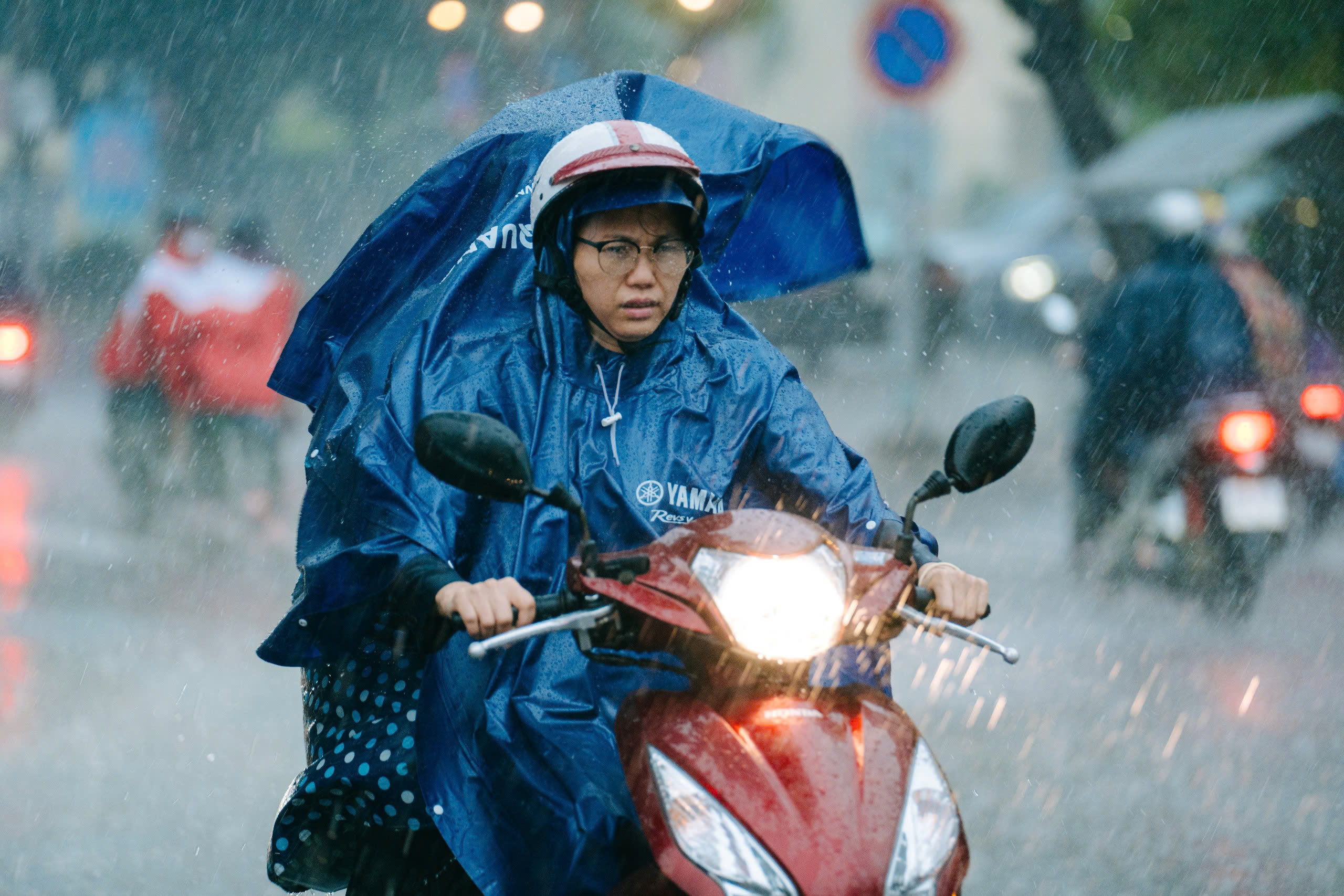 今天11-7的天气：北部大雨至暴雨，南部多云，下午有雨