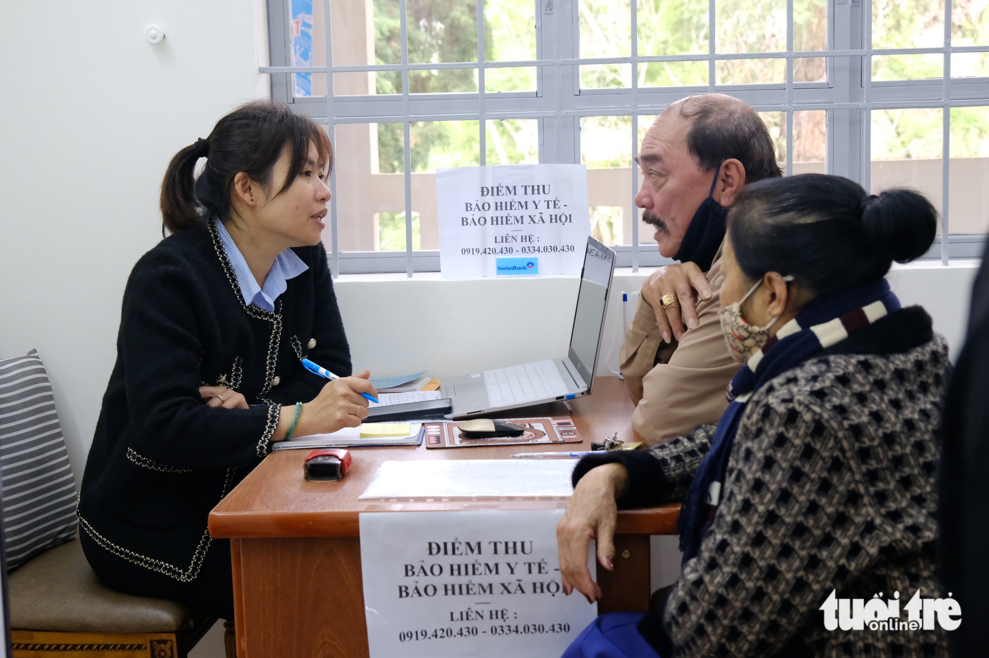 市民因街区半专职干部的‘手把手指导’快速办理行政手续