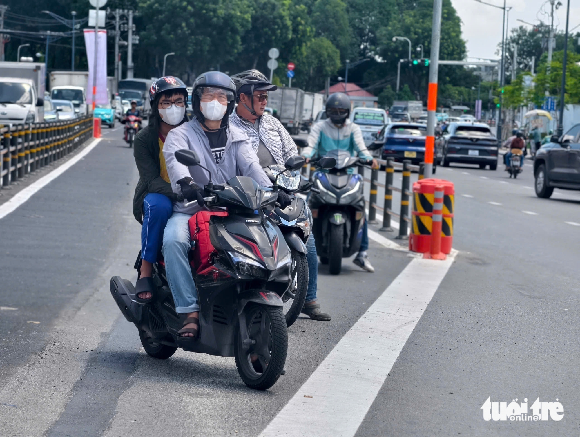 允许摩托车从共和路左转进入T3航站楼，道路更加畅通