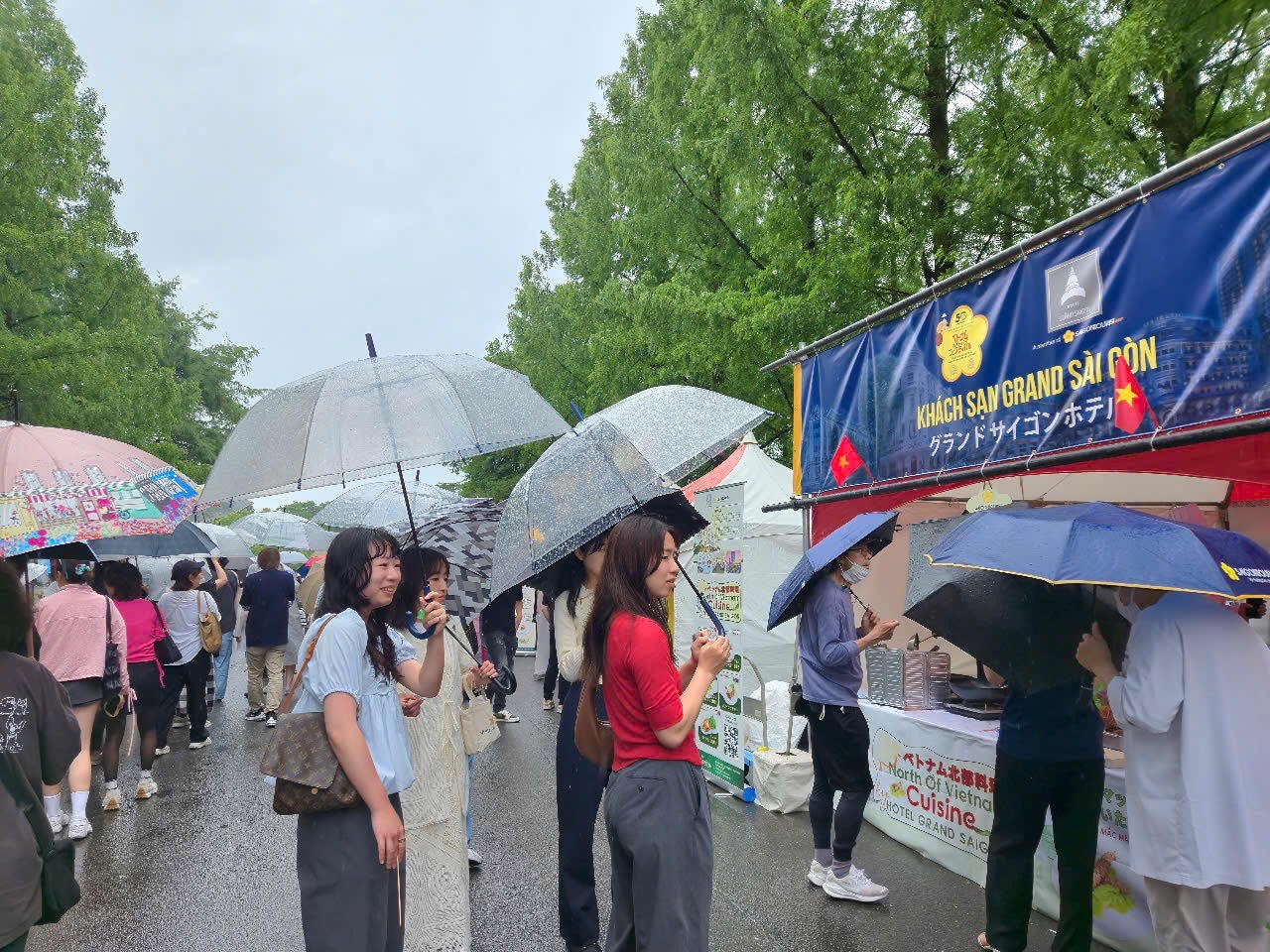 日本和侨胞对西贡旅游集团美食文化节的喜爱