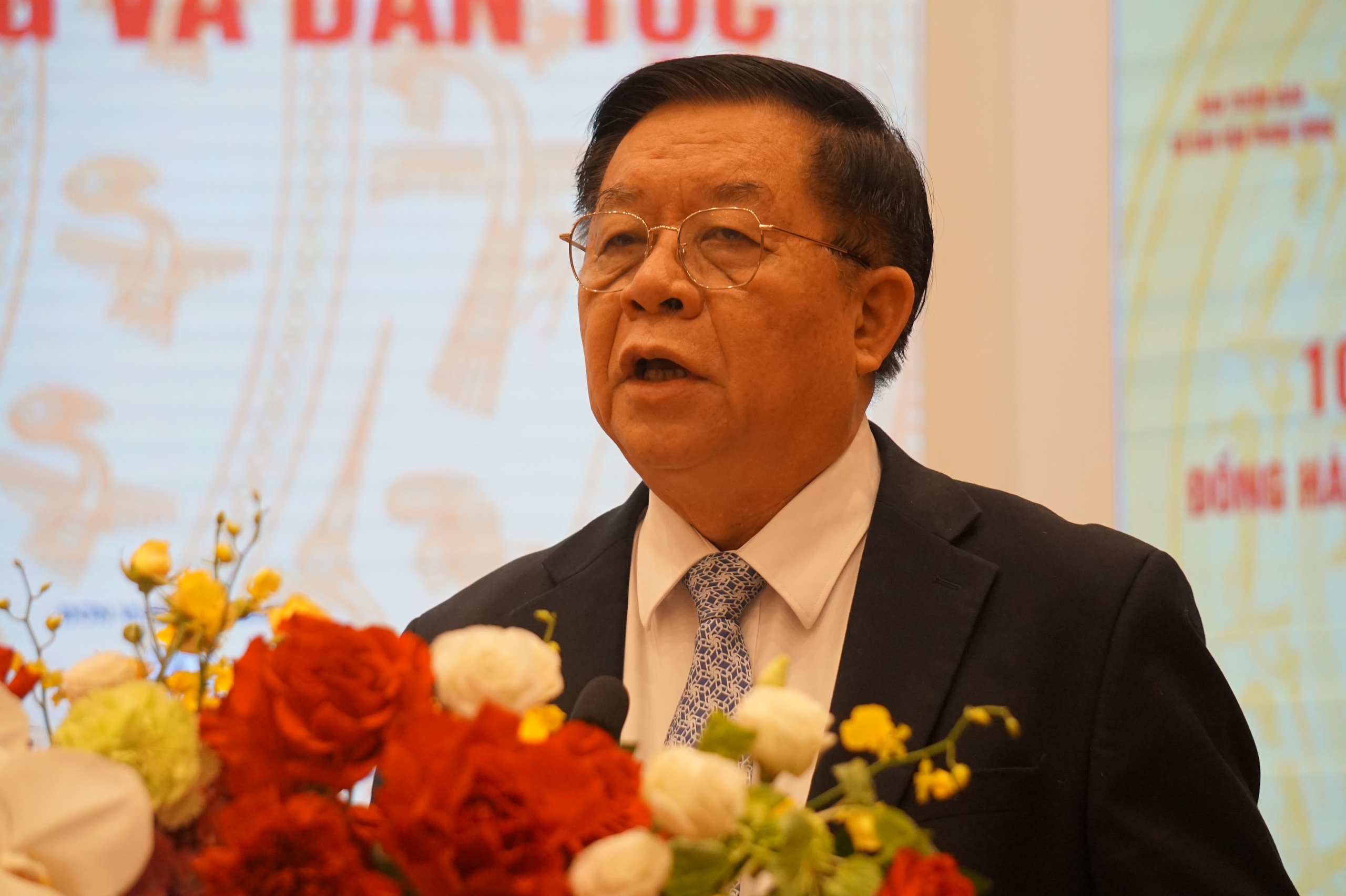 越南革命新闻100年全心全意服务祖国和人民