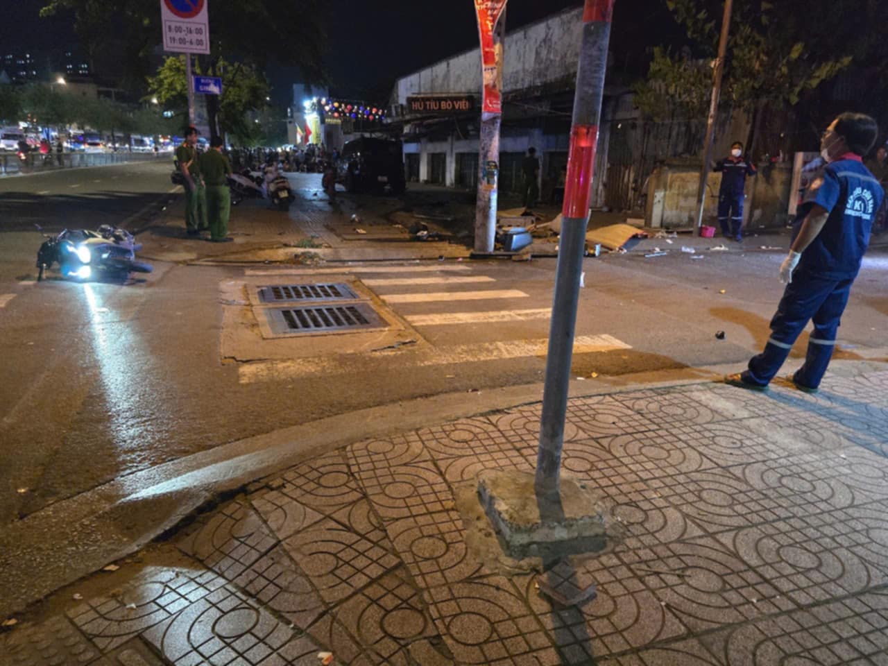 疯狂汽车在平新区撞上多辆摩托车，母子两人死亡