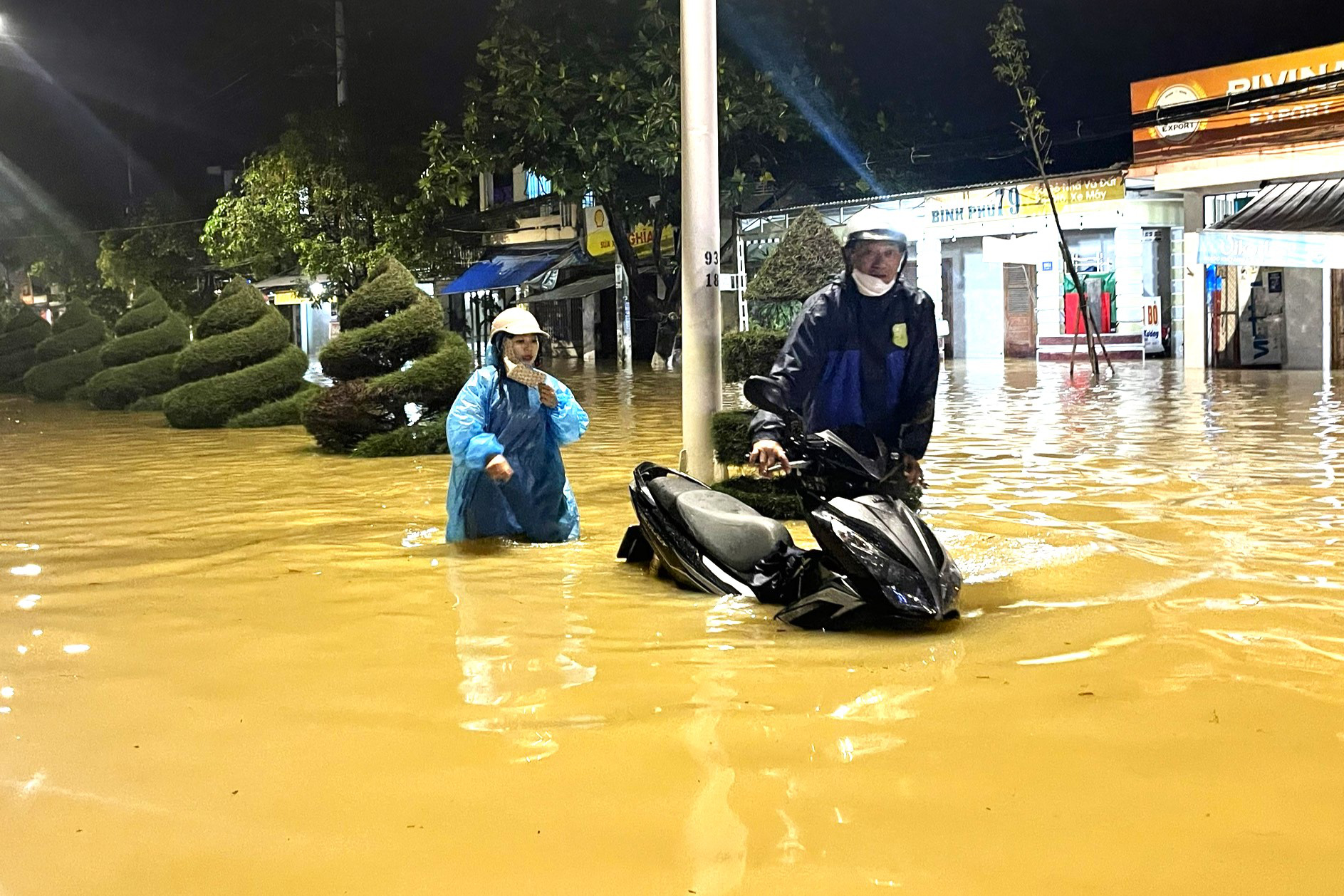 今晚多地有大雨，30省份预警山洪、山体滑坡