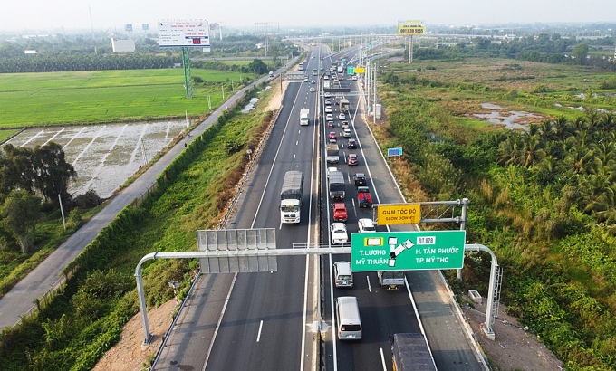 提议在扩建中良-美顺高速公路的同时允许车辆通行