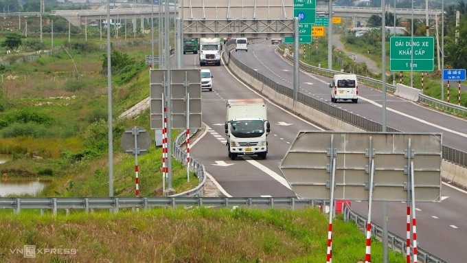 司机反映永好-潘切高速公路'容易违反交通规则'
