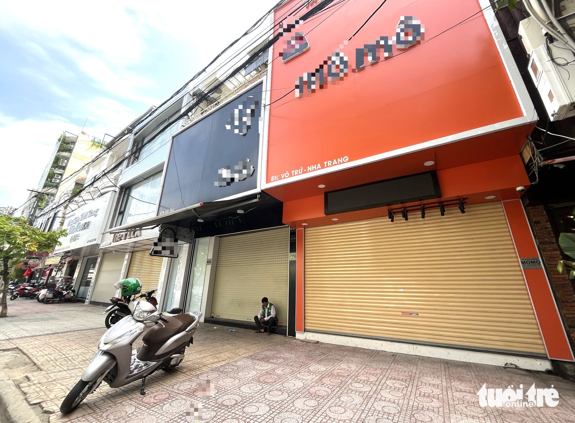 芽庄市中心一系列名牌商店在假货检查高峰期关闭