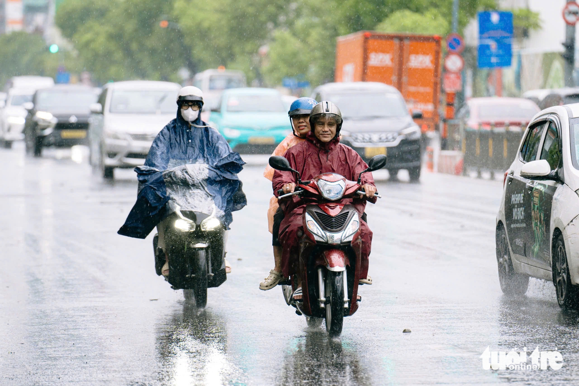 今天7月21日的天气：受第3号台风影响，北部地区有大到暴雨，南部地区有阵雨和雷雨