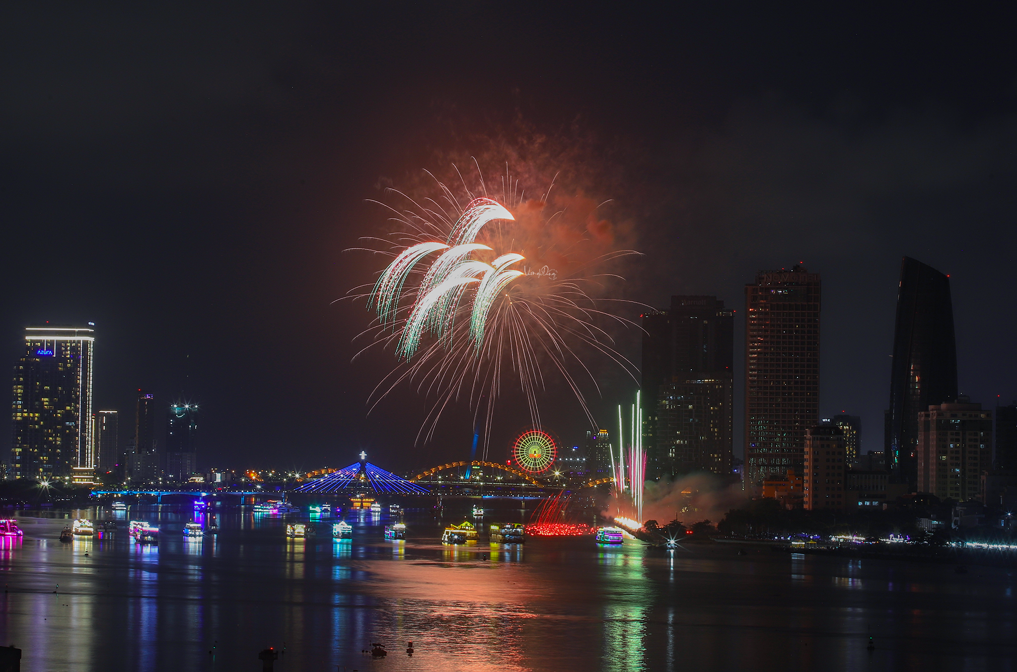 岘港烟花节7月12日，越南与中国决赛之夜14000发烟花