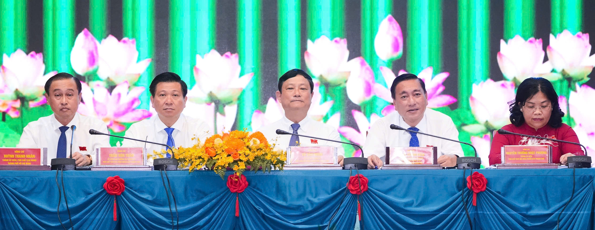 胡志明市人民议会合并后首次会议，完善胡志明市人民委员会人事