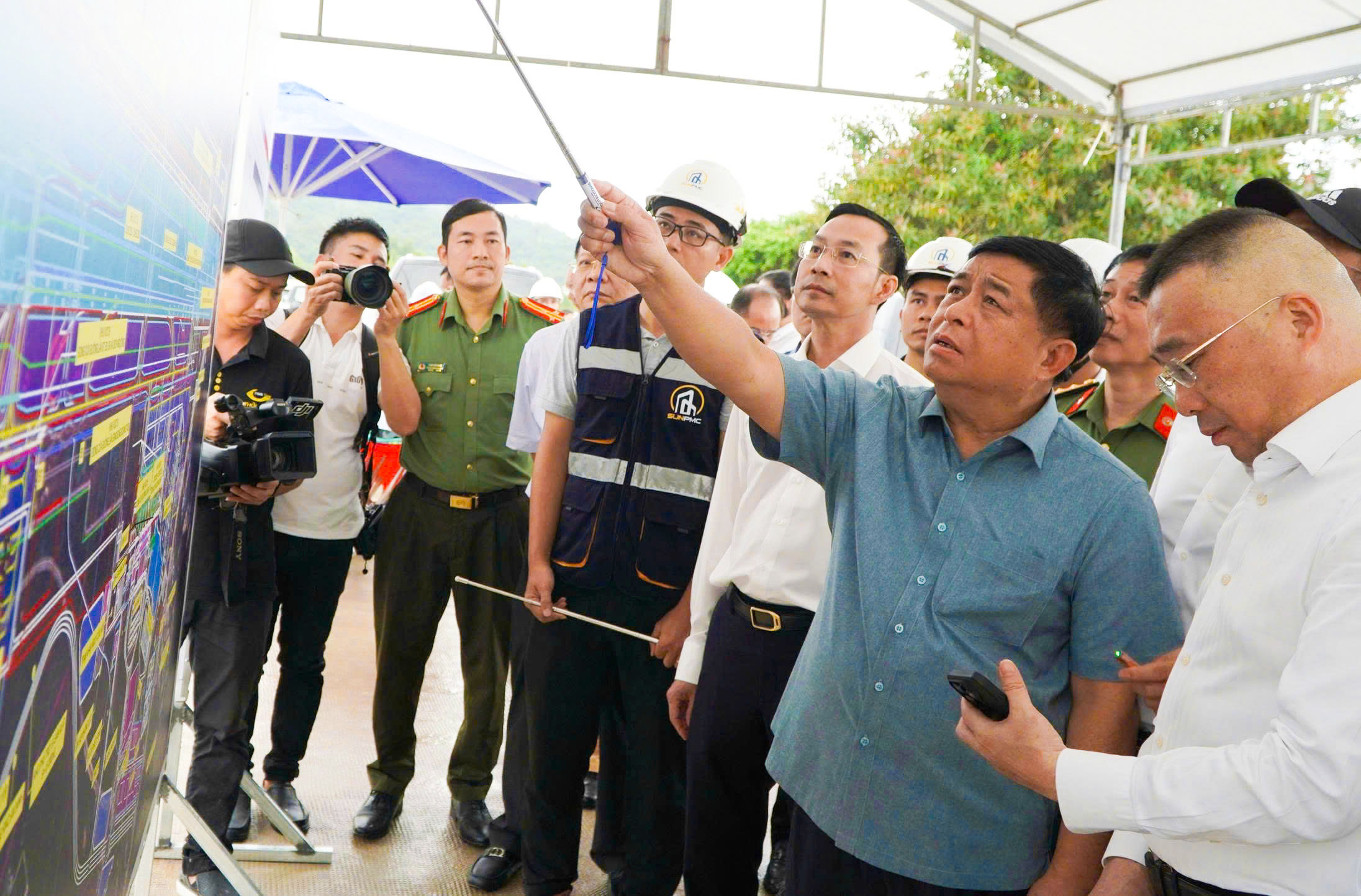 需要研究政策吸引投资者在富国岛建设湖泊、处理污水和垃圾