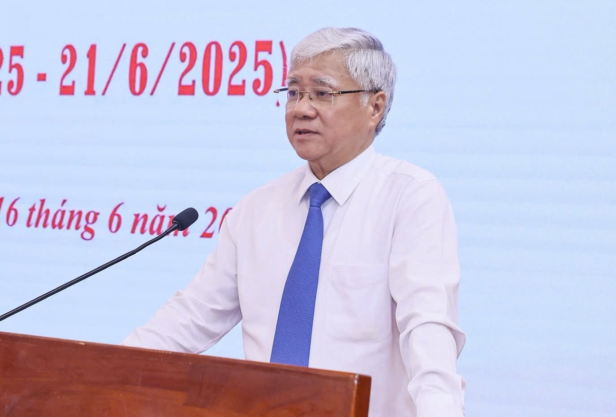 杜文战：鼓励新闻媒体参与社会监督、批评和反腐败
