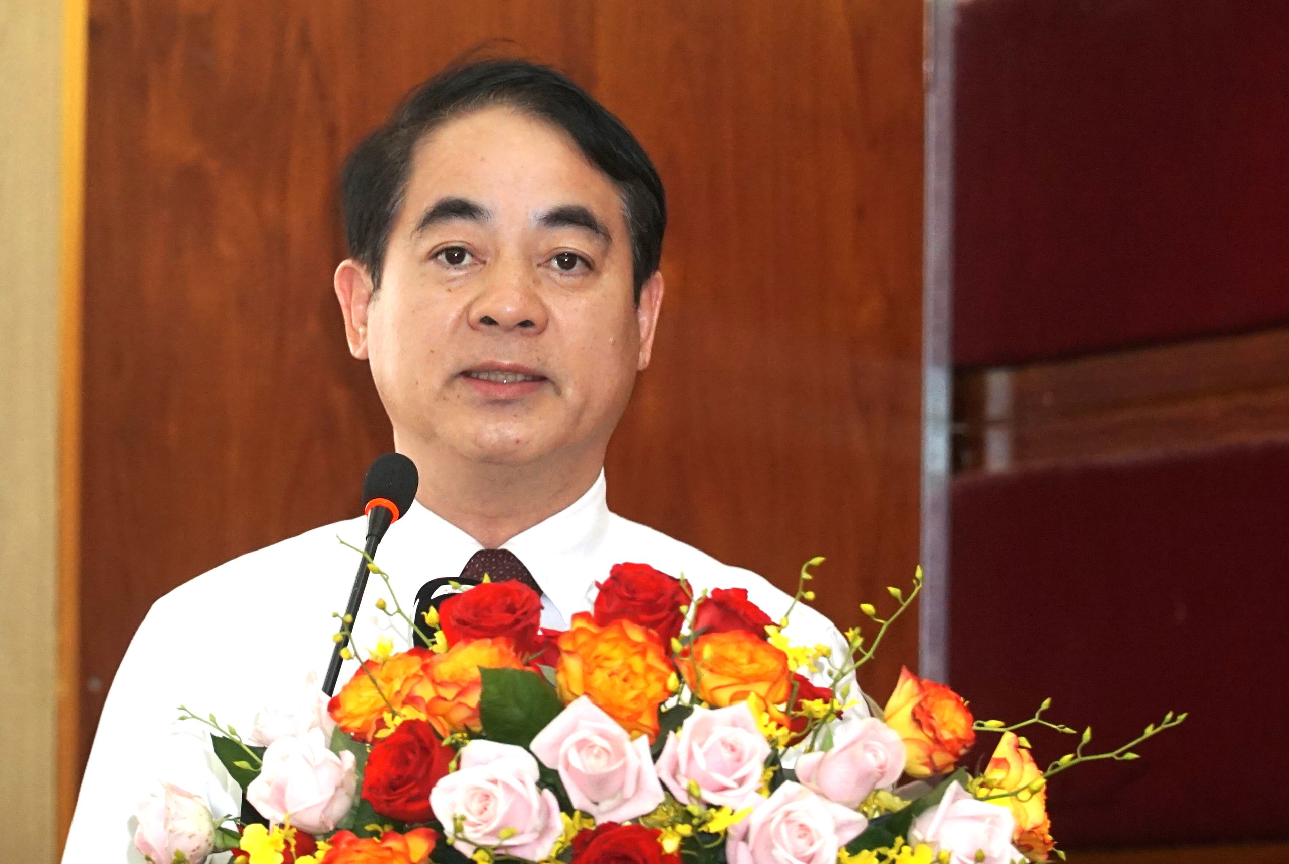 庆和省人民议会仅有一名主席和一名女副主席