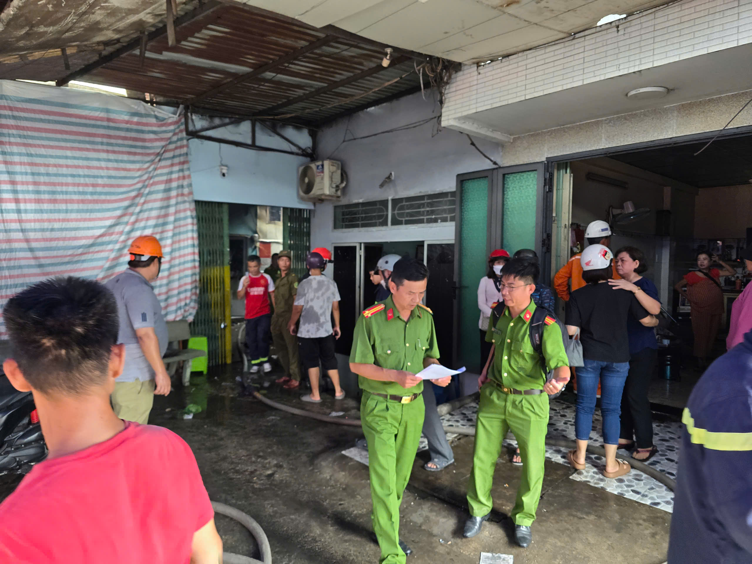 胡志明市新泰协坊多处出租屋发生火灾