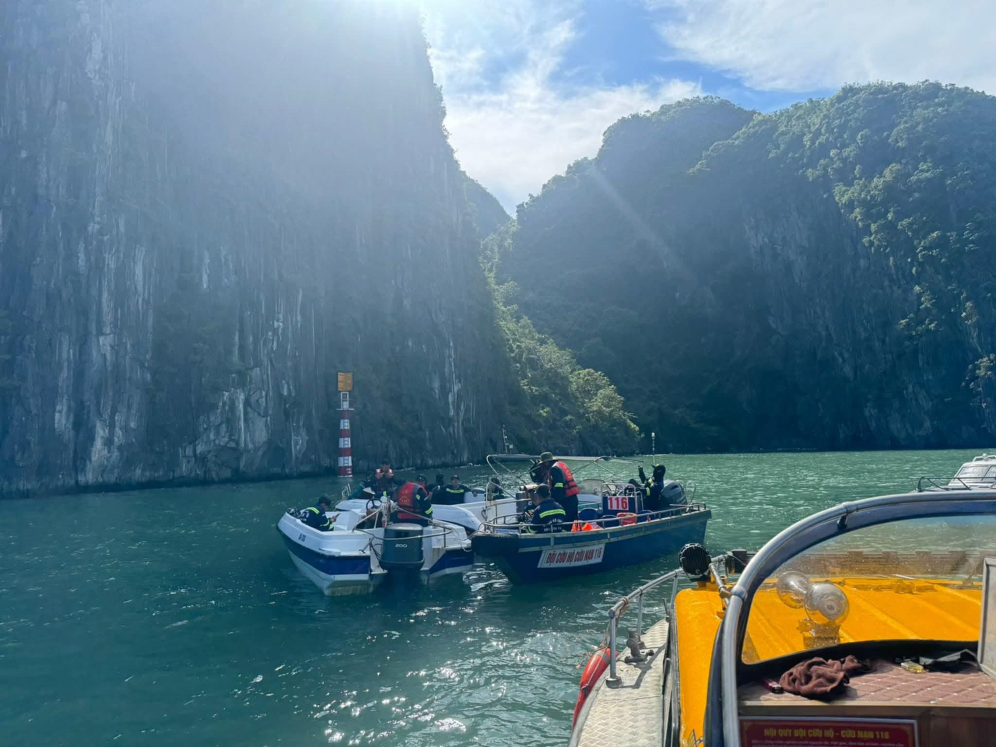 在下龙湾蓝湾船只翻覆事件中发现疑似最后一名遇难者遗体
