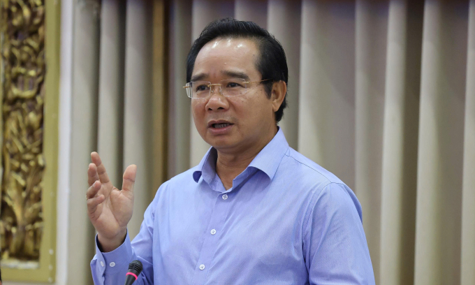 胡志明市主席因公共投资资金拨付缓慢而感到羞愧