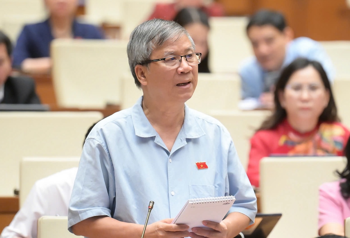 ‘小学、初中入学考试非常难，而硕士、博士考试不太难，甚至很容易’