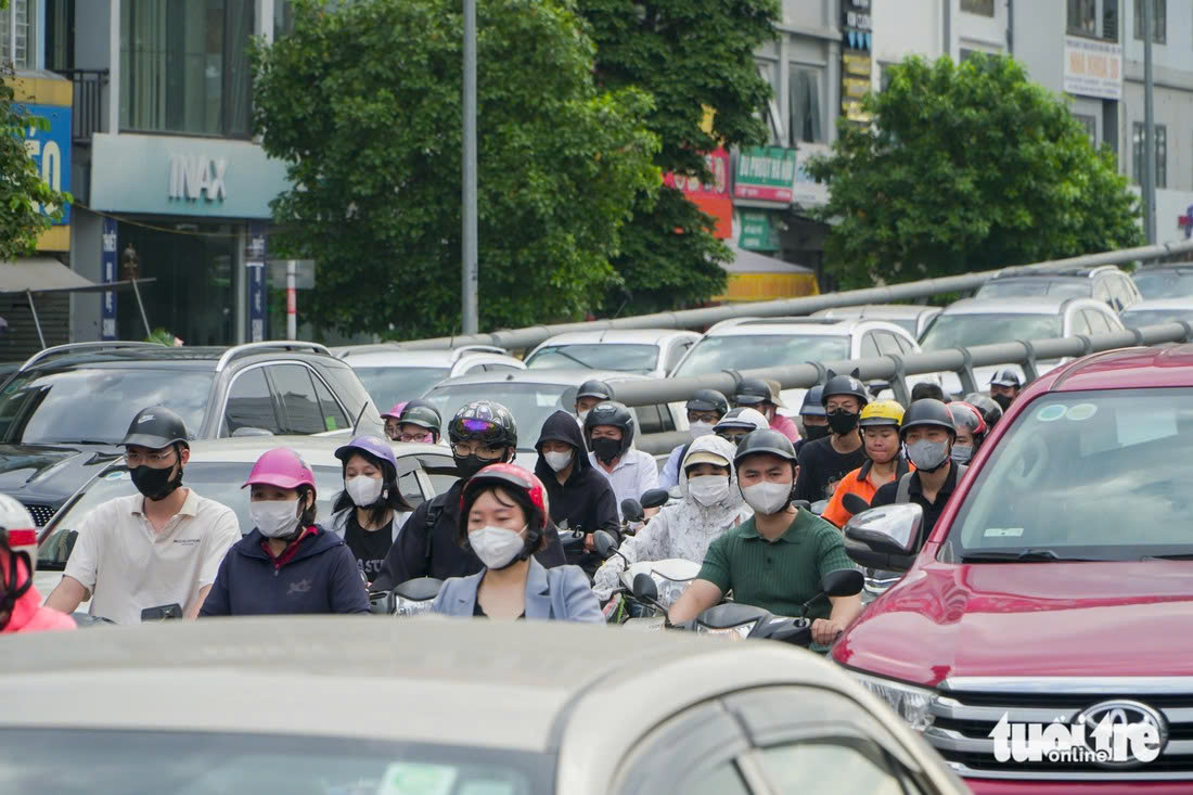 禁止汽油摩托车，需要为民众提供转向电动车的政策