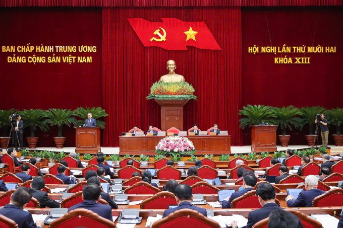 第十三届中央委员会第十二次会议开幕