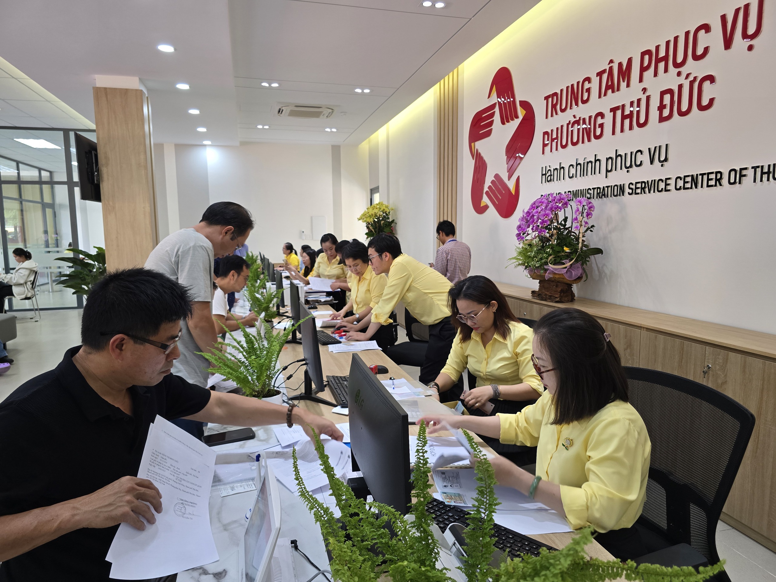 阮文德主席要求胡志明市完成的跨行政边界手续是什么？