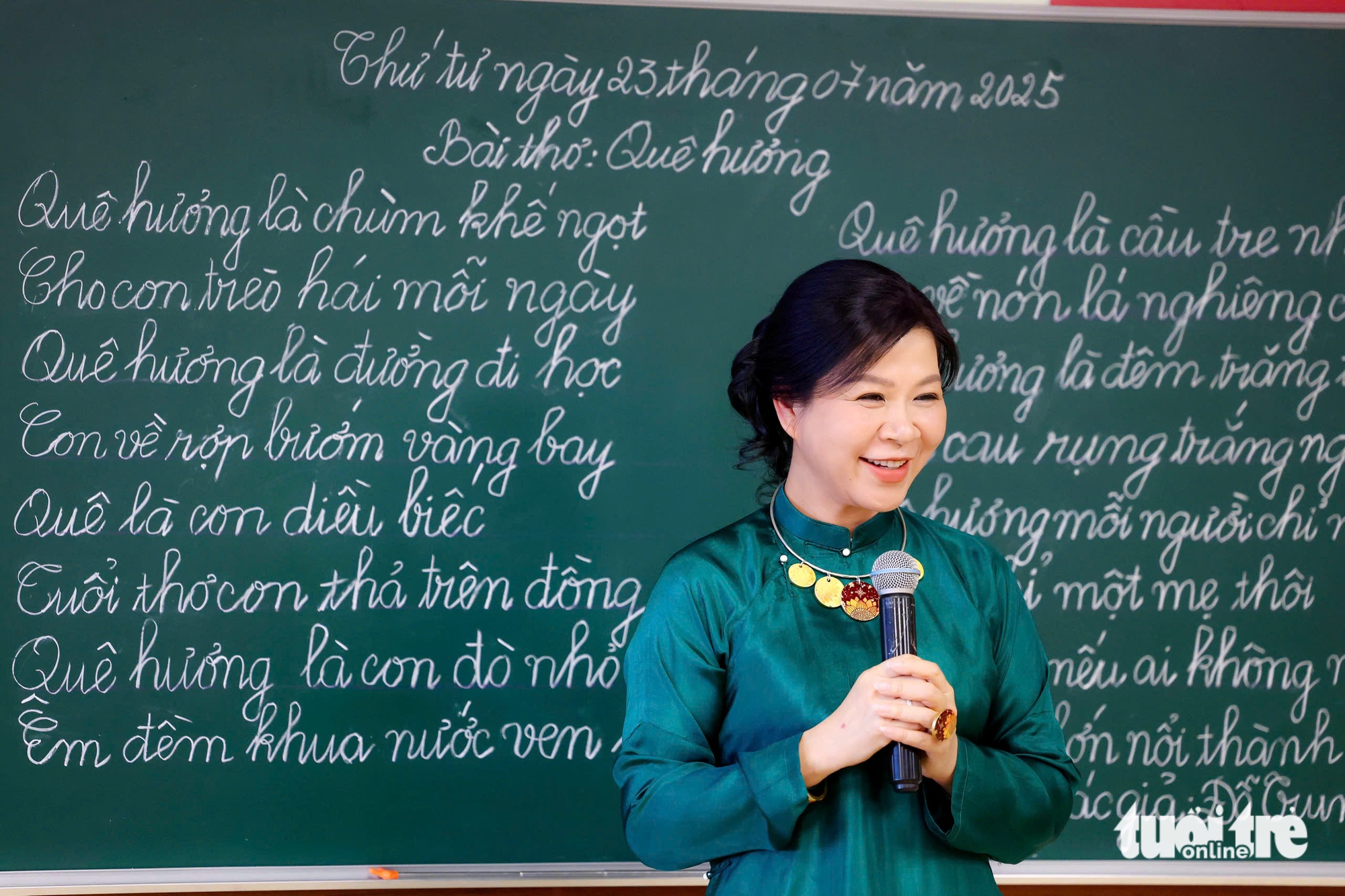 '老师'吴芳莉与在俄罗斯的越南语课堂