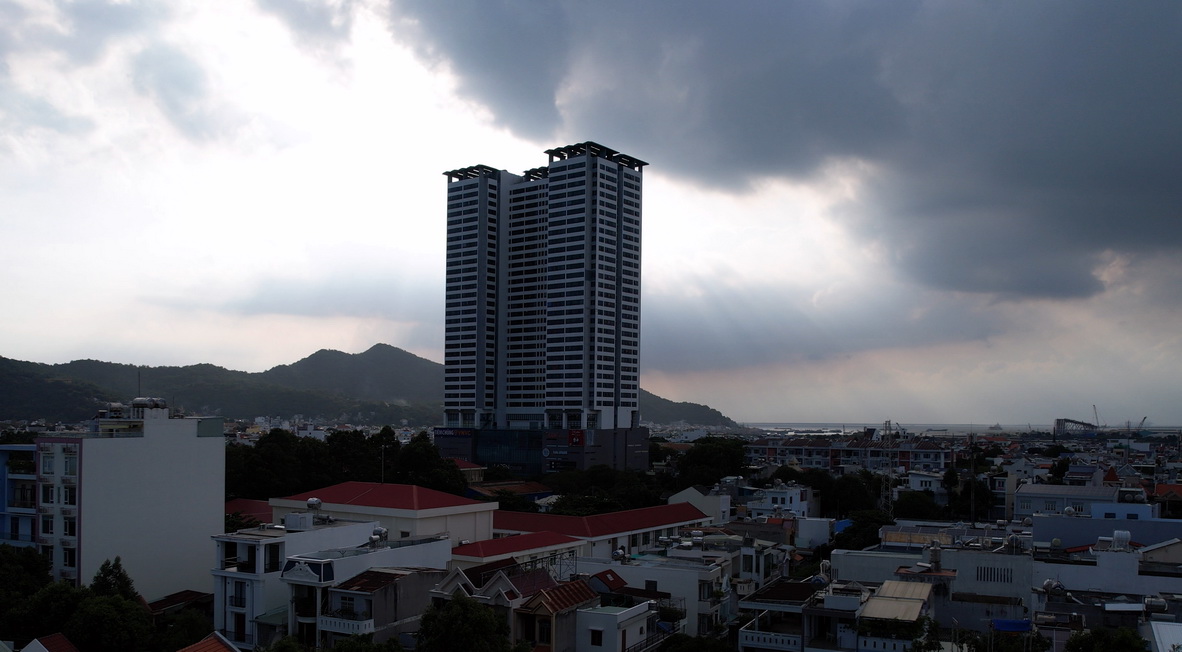 胡志明市36层公寓16层出现裂缝