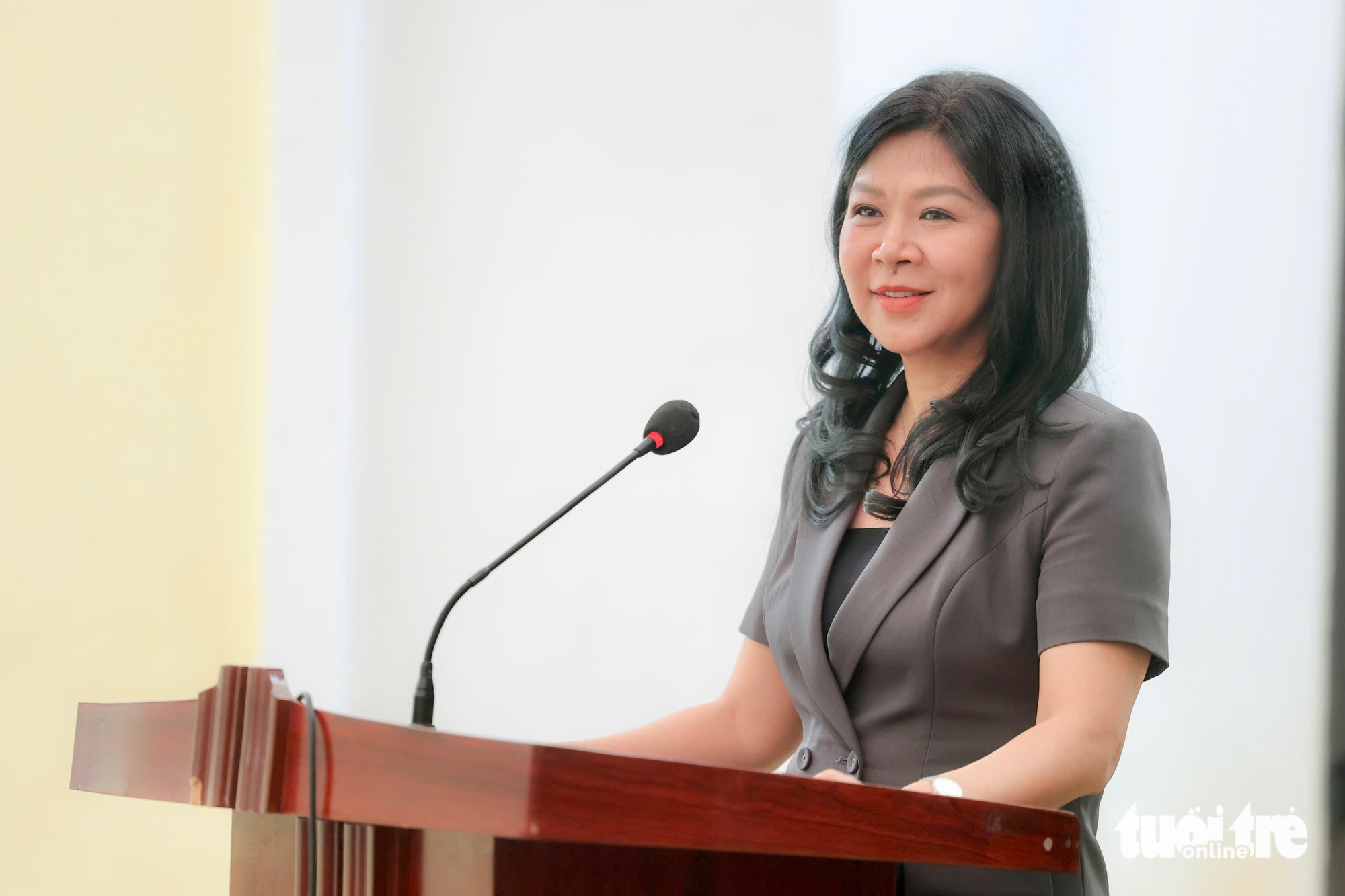 吴芳丽夫人慰问烈士和伤兵家属：情义时刻