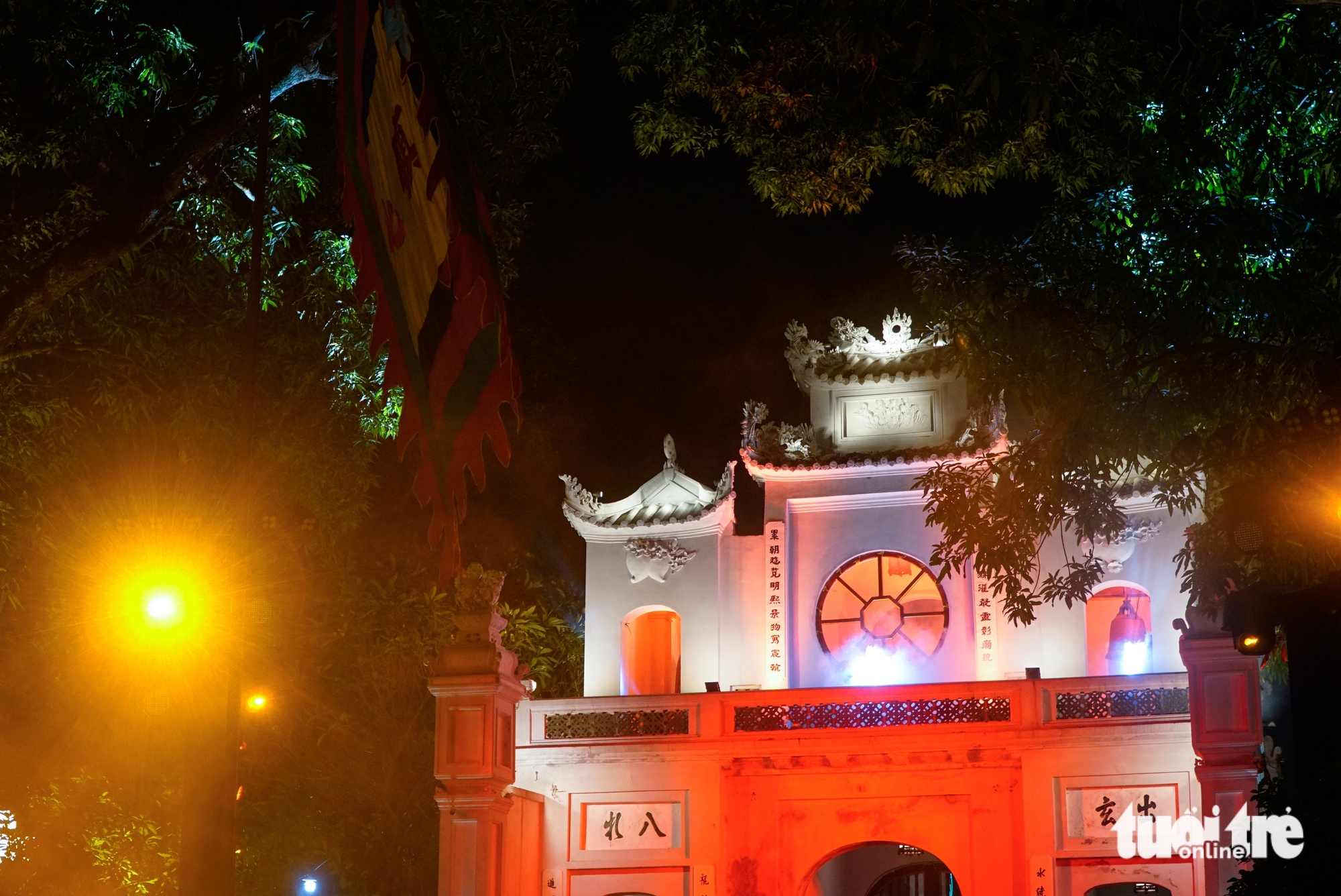 夜晚之旅聆听千年镇武钟声