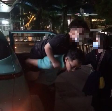交警引导出租车及时送抽搐男孩到医院急救