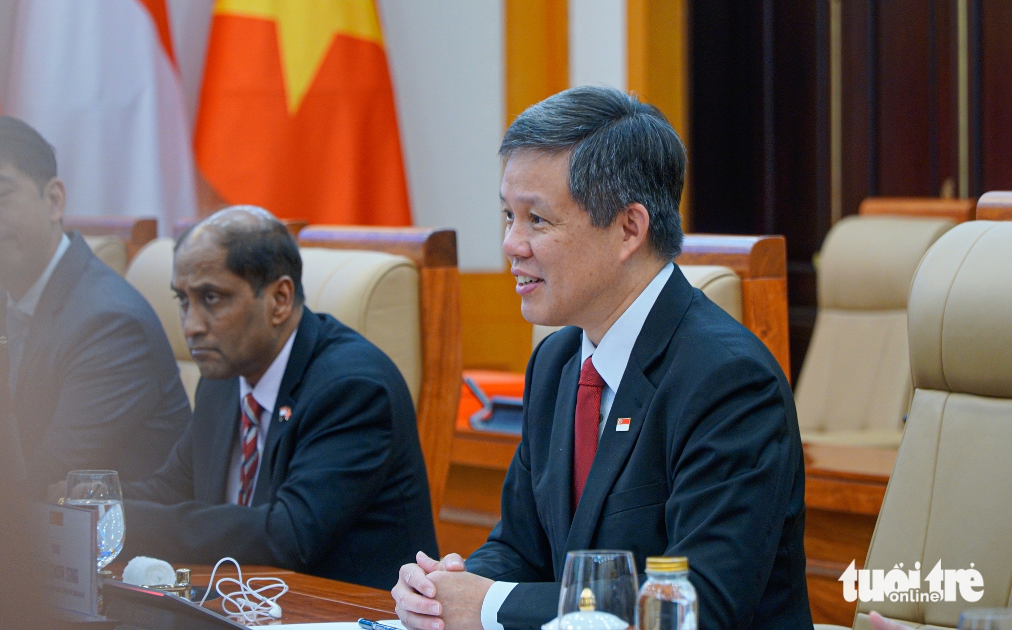 大将潘文江与新加坡国防部长会谈