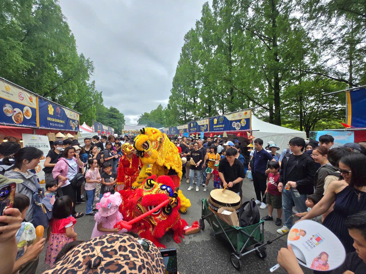 数十万游客在大阪体验西贡旅游集团的美食文化节
