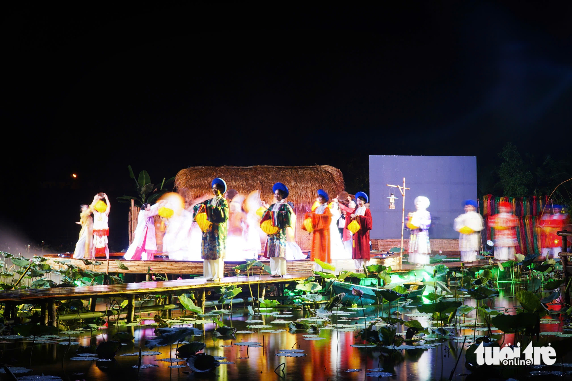 探索传统手工艺村，欣赏再现芽庄昔日风情的实景表演