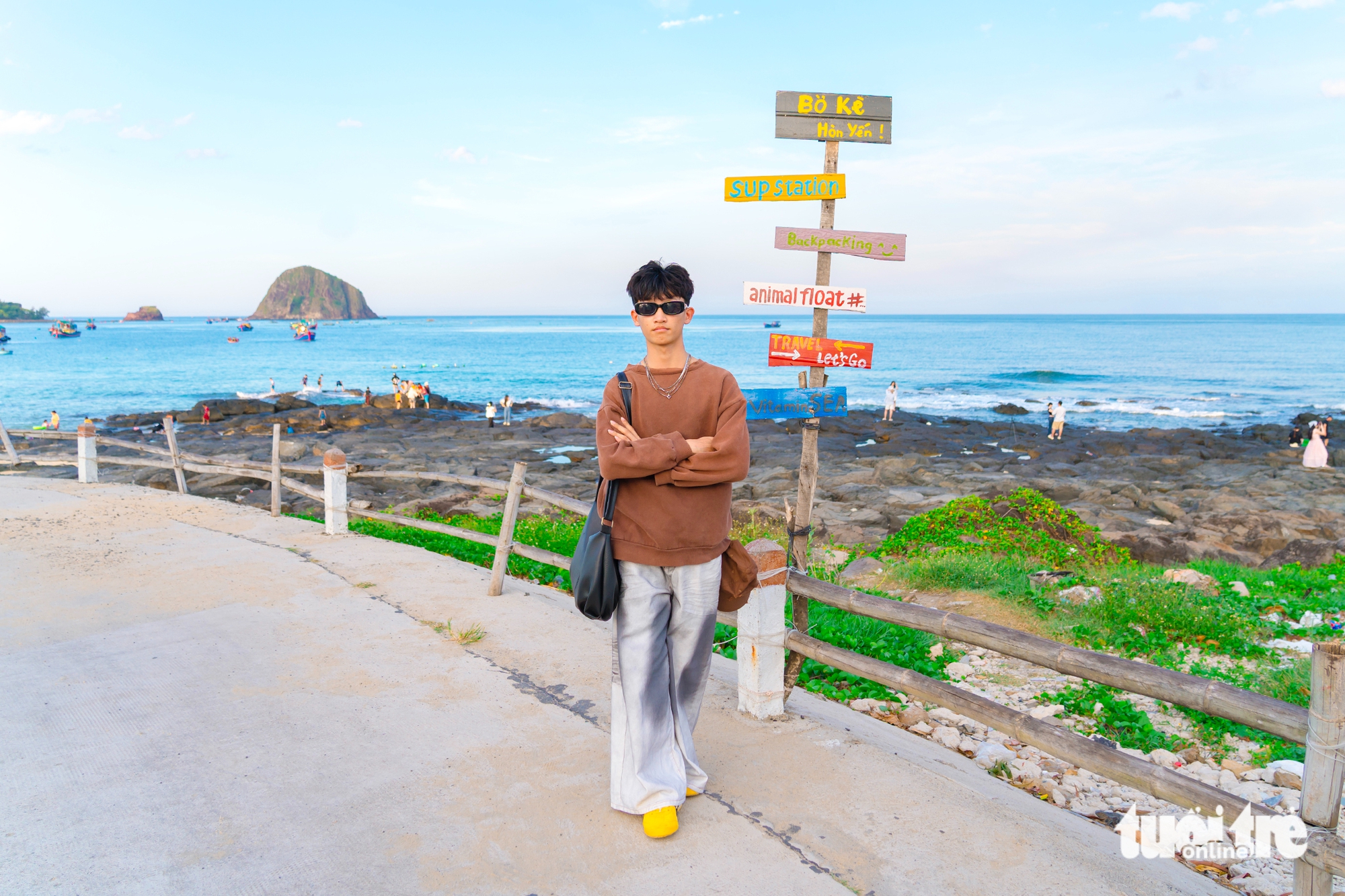 各地年轻人打卡位于Hòn Yến的梦幻美丽道路