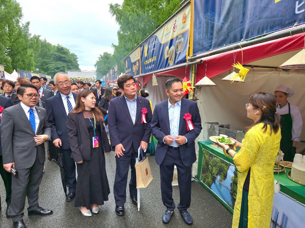 日本和侨胞对西贡旅游集团美食文化节的喜爱