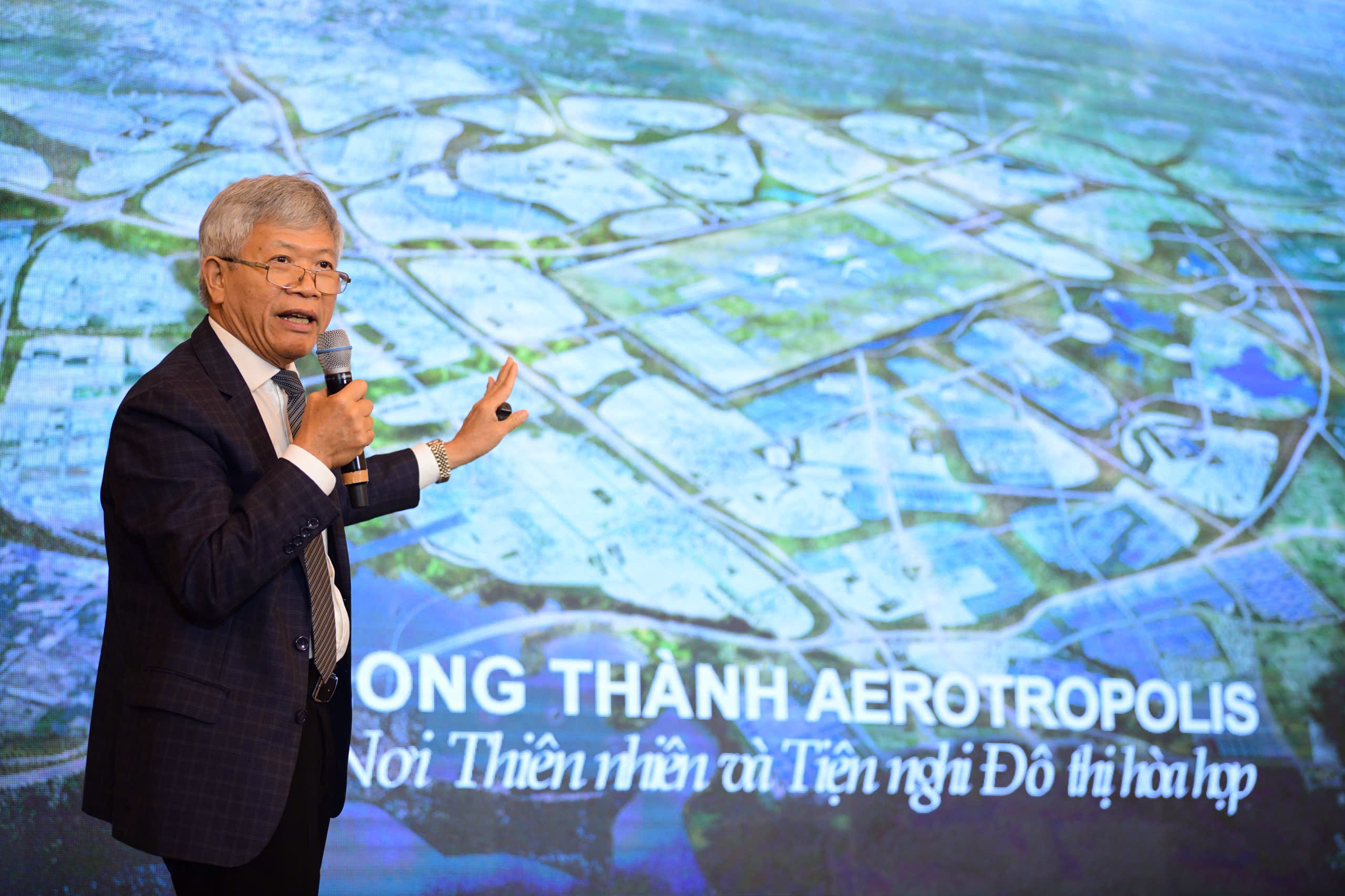 龙城机场需要什么才能像樟宜、素万那普一样现代化？