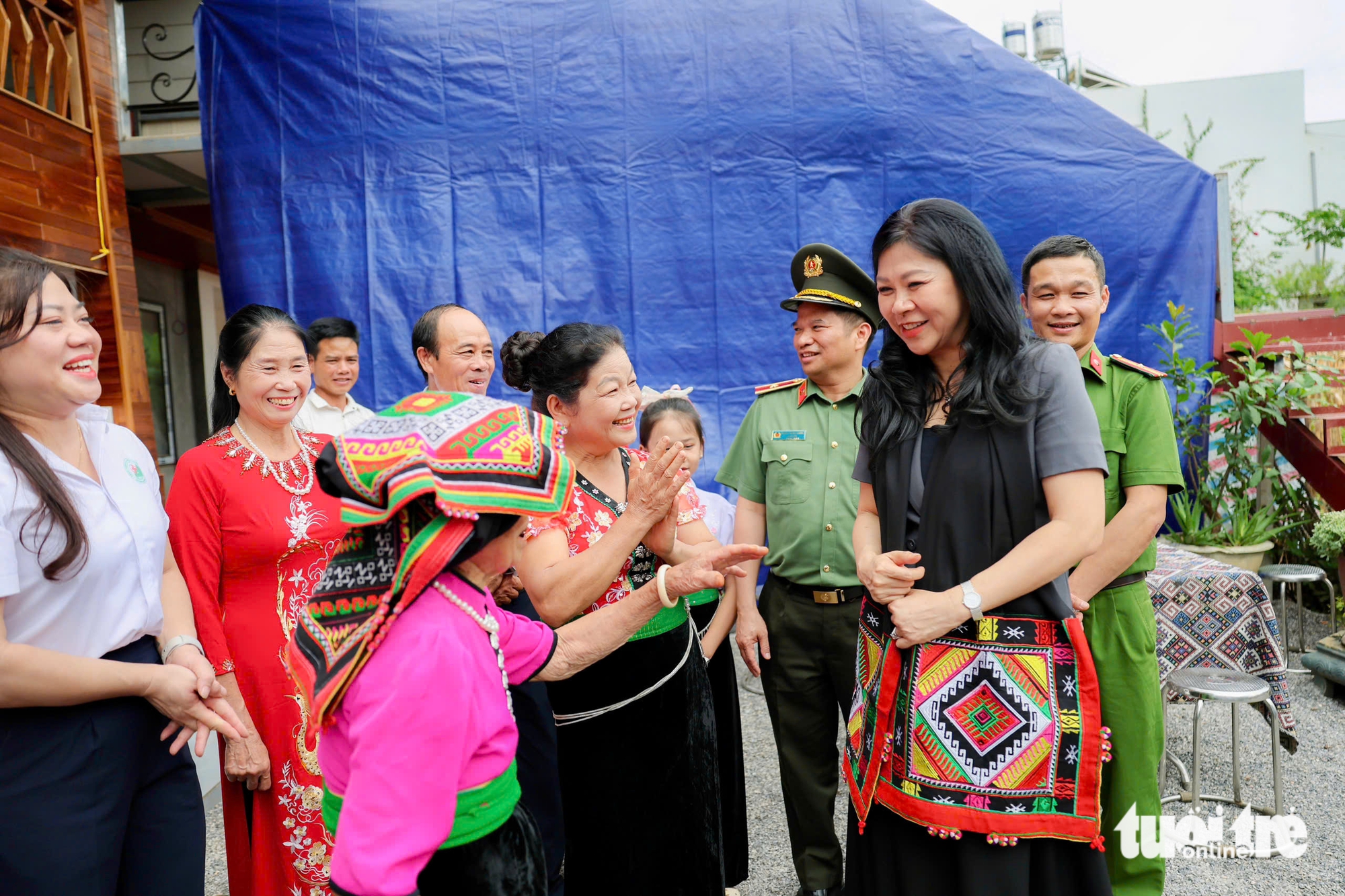 吴芳丽夫人慰问烈士和伤兵家属：情义时刻