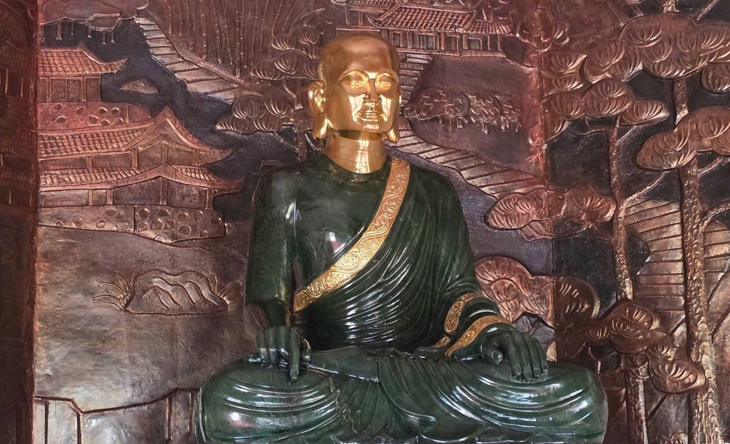 数千人冒雨迎接佛陀舍利回福山寺