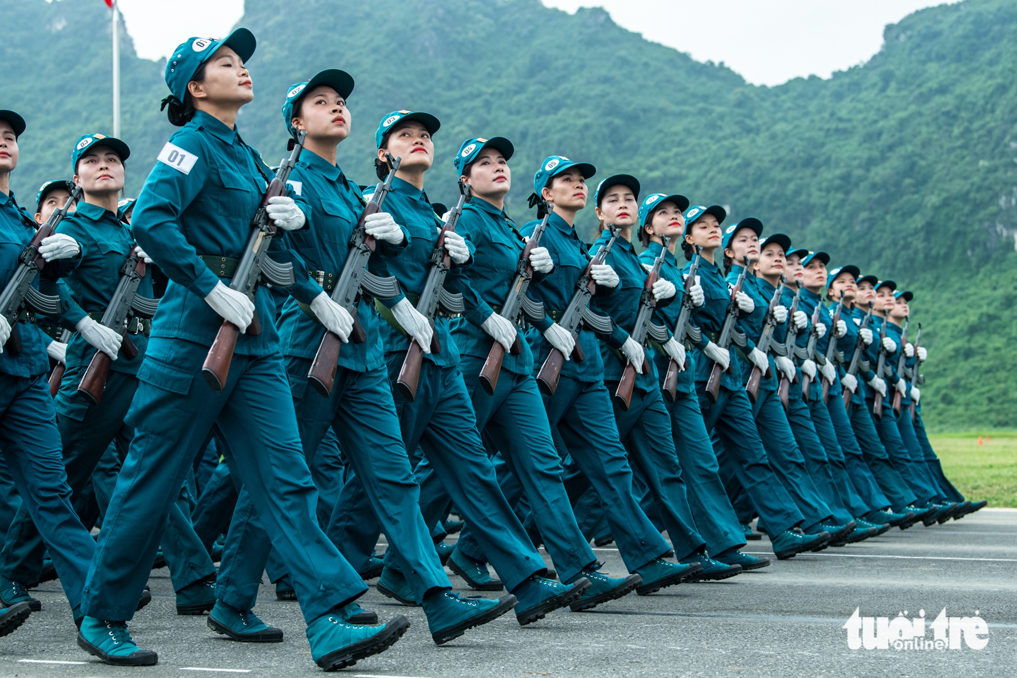 超过7,000名军人参加阅兵游行合练