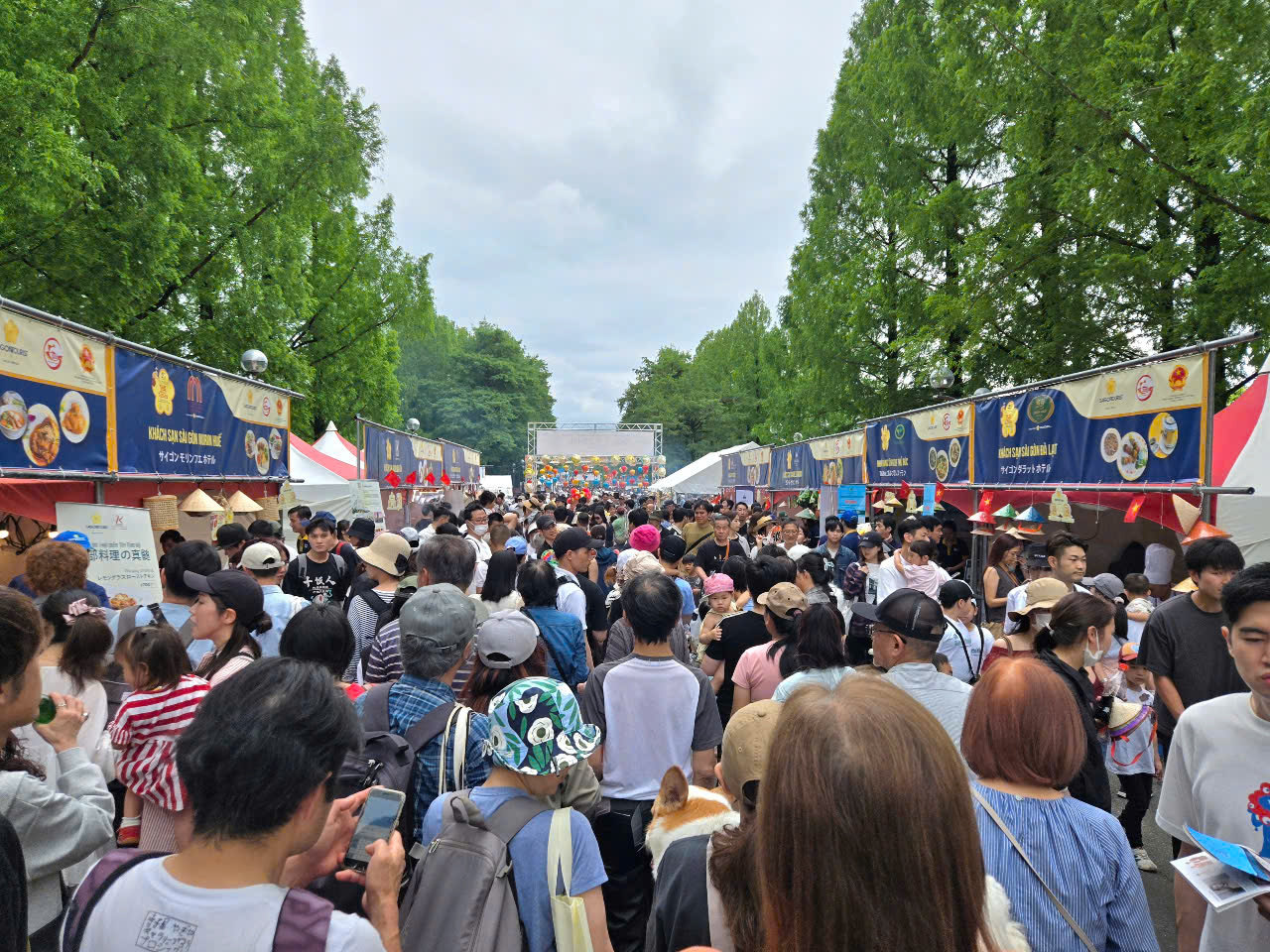 数十万游客在大阪体验西贡旅游集团的美食文化节