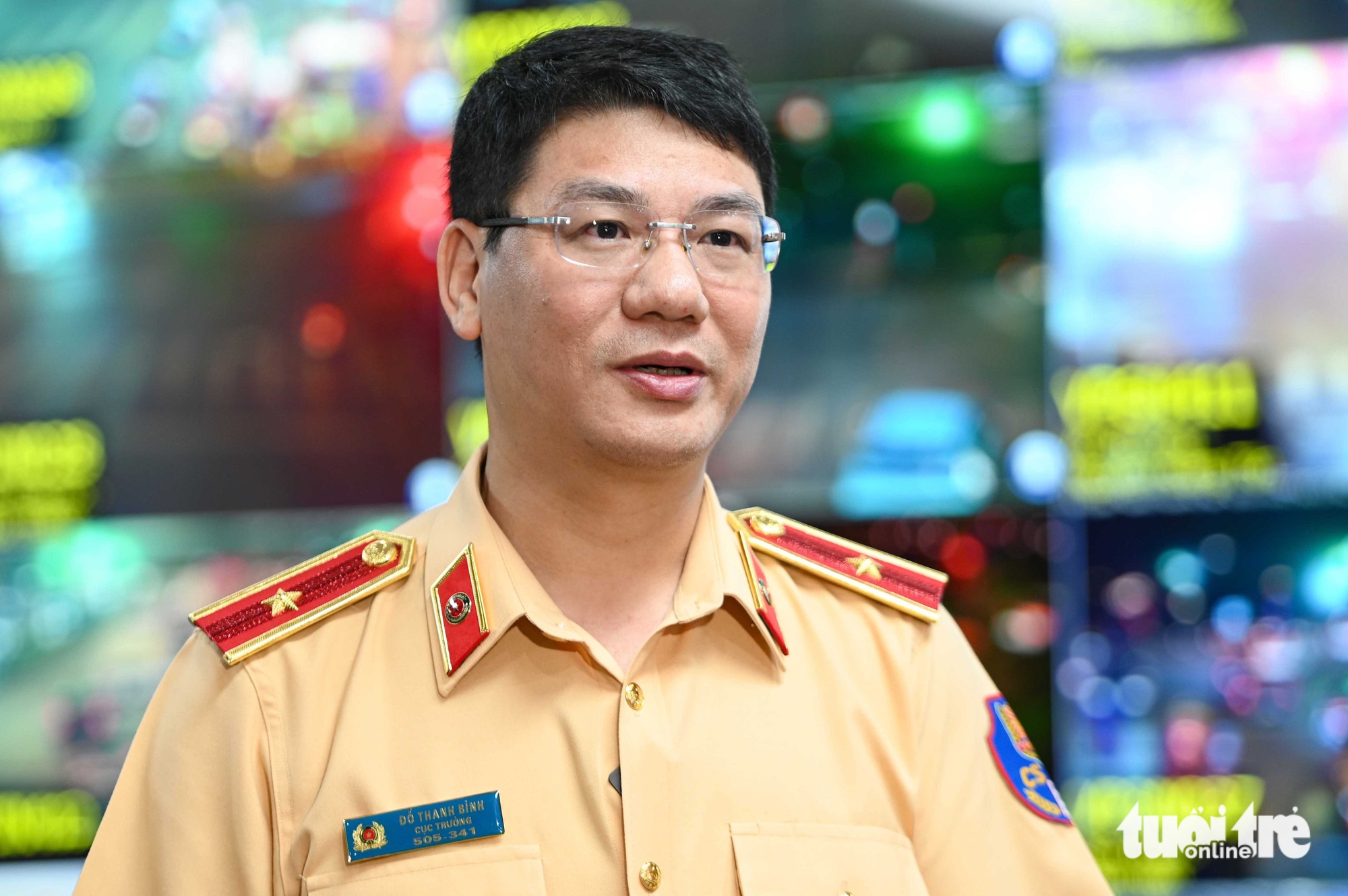 近距离观察交通警察局指挥中心自动检测违规行为的AI摄像头